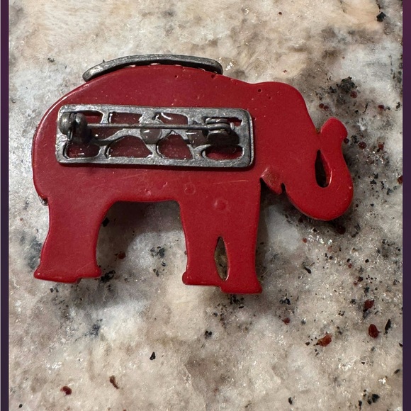 Vintage Elegant Red Elephant Brooch with Silver Detailing - Picture 2 of 2